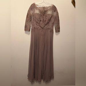 long dress. Size XL, comfortable. Sample and elegant, eureka Los Angeles